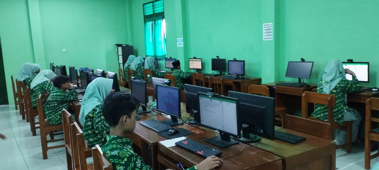 30 Siswa Terbaik MTsN 9 Bantul Ikuti Pelaksanaan OSN Tingkat Madrasah